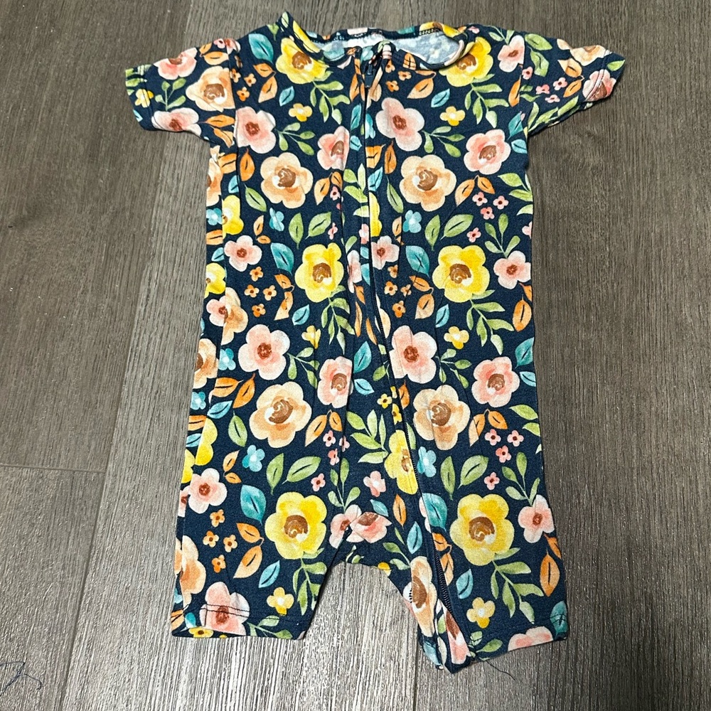 Gerber bamboo floral zipper shortie size 12 months